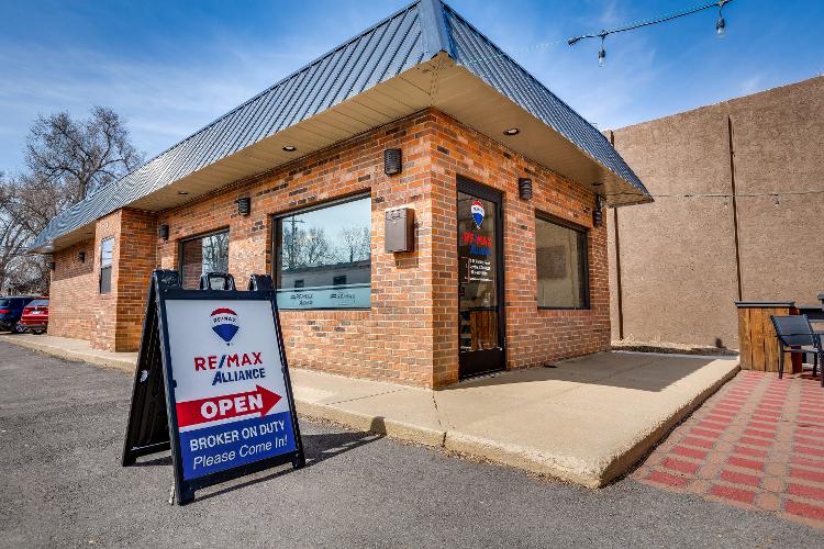 RE/MAX Alliance Lafayette Office : Buying or Selling a Home in Lafayette? Contact REMAX Lafayette, Colorado Real Estate Agent