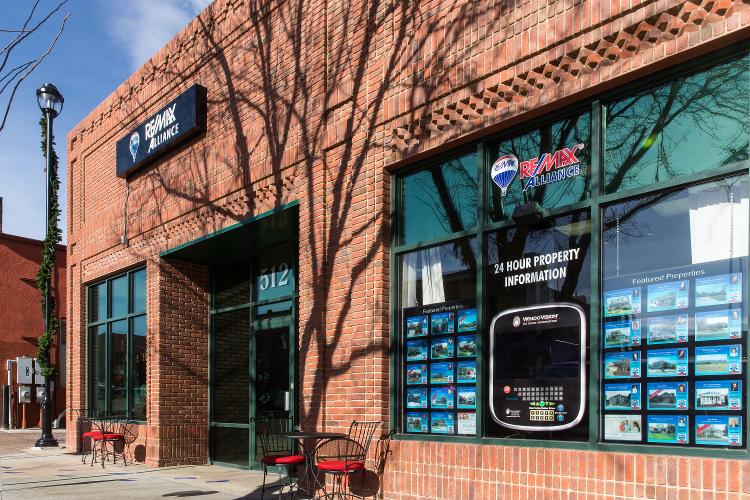 RE/MAX Alliance Longmont Office : Buying or Selling a Home in Longmont? Contact REMAX Longmont, Colorado Real Estate Agent